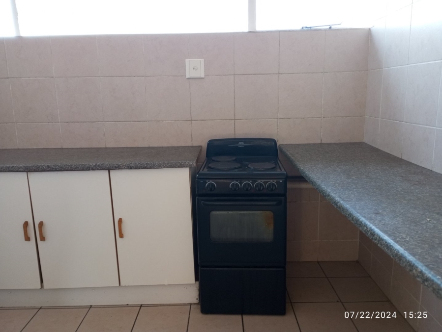 To Let 1 Bedroom Property for Rent in Bonaero Park Gauteng