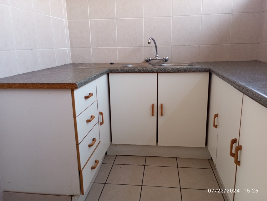 To Let 1 Bedroom Property for Rent in Bonaero Park Gauteng