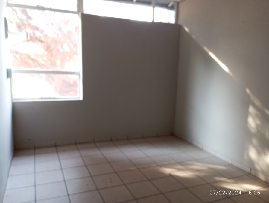 To Let 1 Bedroom Property for Rent in Bonaero Park Gauteng