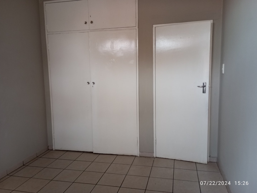 To Let 1 Bedroom Property for Rent in Bonaero Park Gauteng