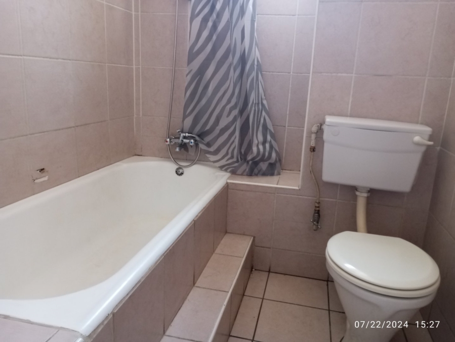 To Let 1 Bedroom Property for Rent in Bonaero Park Gauteng