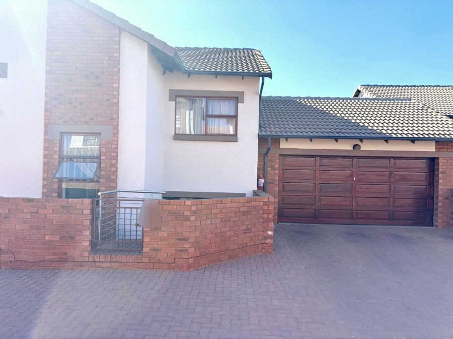 To Let 3 Bedroom Property for Rent in Raslouw Gauteng