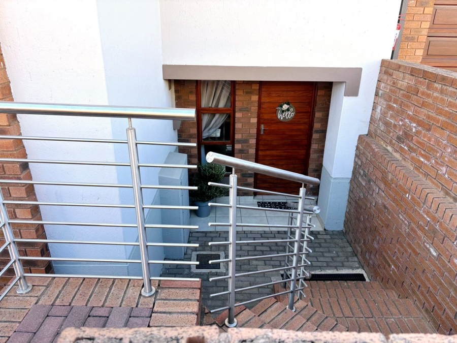 To Let 3 Bedroom Property for Rent in Raslouw Gauteng