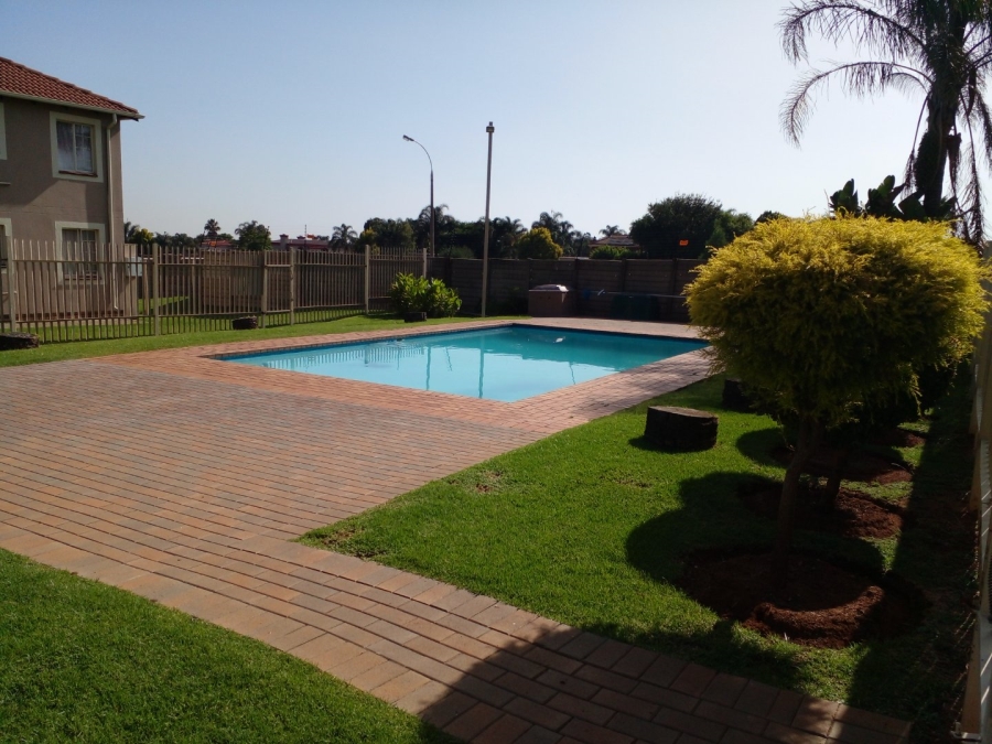 To Let 2 Bedroom Property for Rent in Glen Marais Gauteng