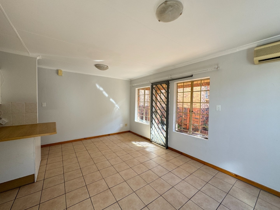 To Let 2 Bedroom Property for Rent in Die Hoewes Gauteng