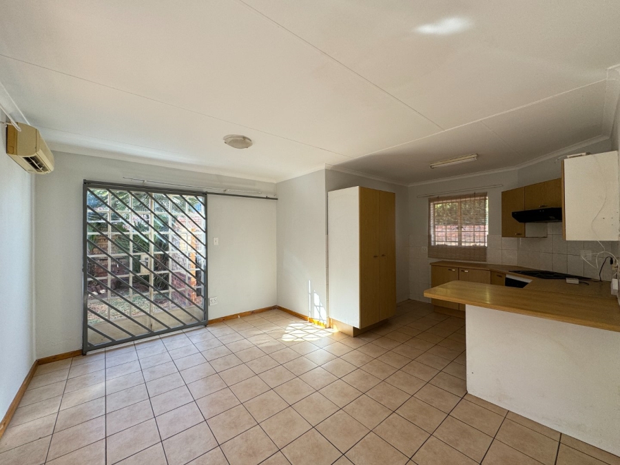 To Let 2 Bedroom Property for Rent in Die Hoewes Gauteng