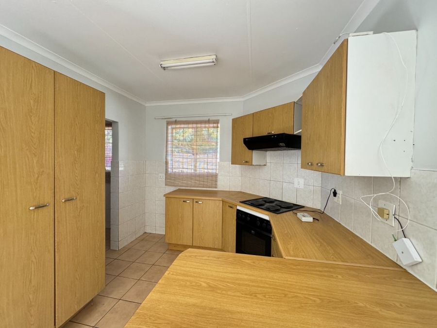 To Let 2 Bedroom Property for Rent in Die Hoewes Gauteng