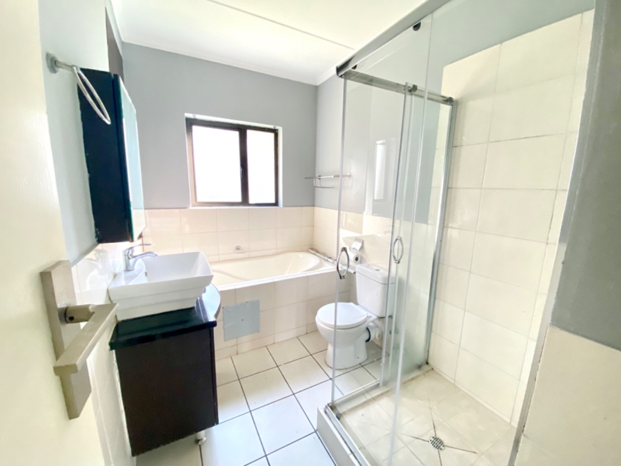 To Let 2 Bedroom Property for Rent in Noordwyk Gauteng