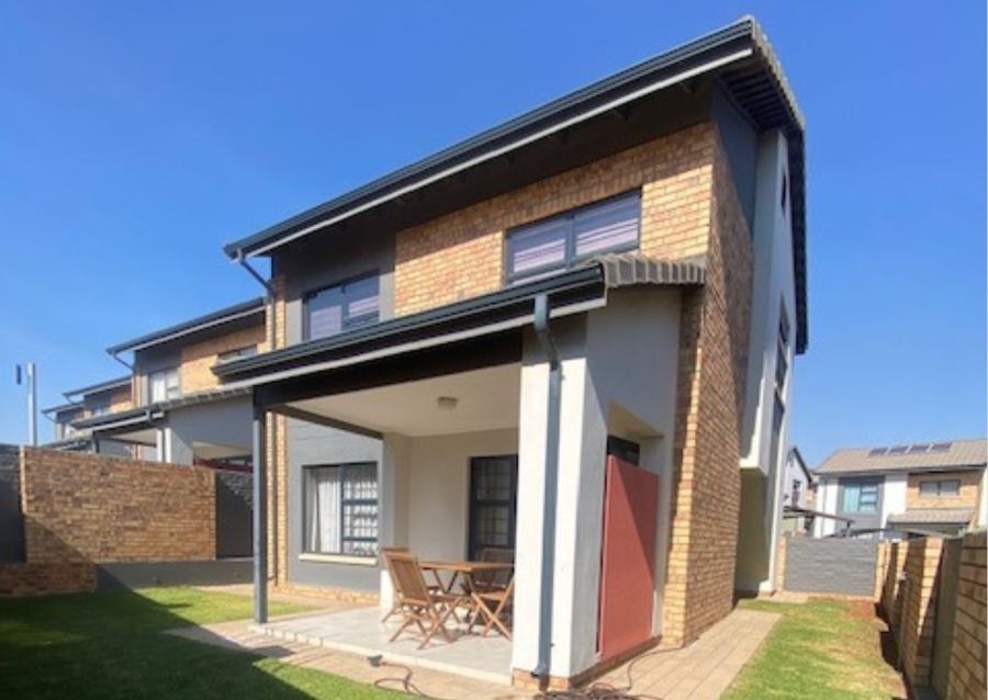 3 Bedroom Property for Sale in Rooihuiskraal North Gauteng