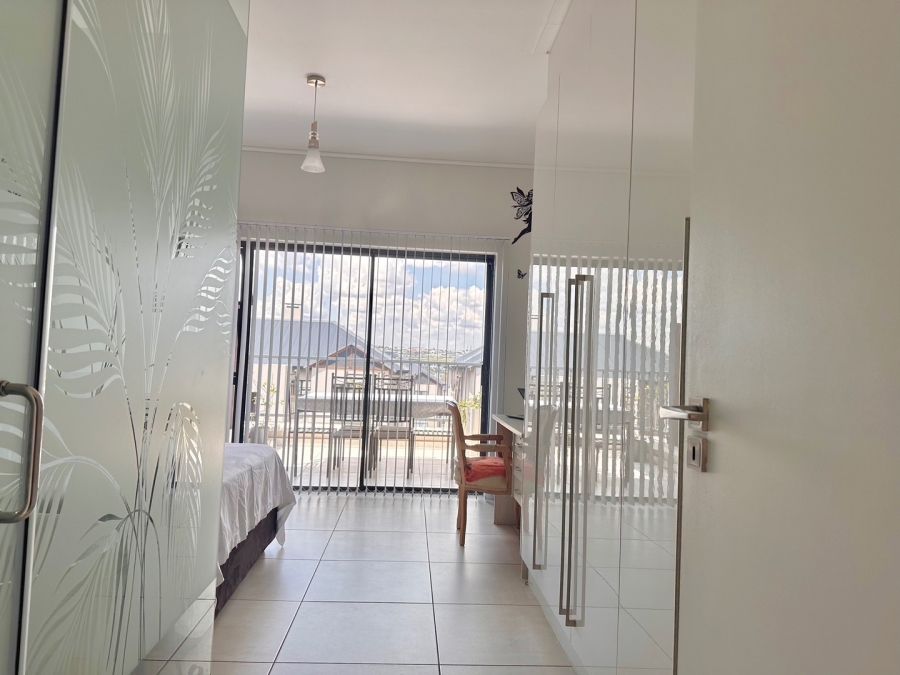 To Let 2 Bedroom Property for Rent in The Polofields Gauteng