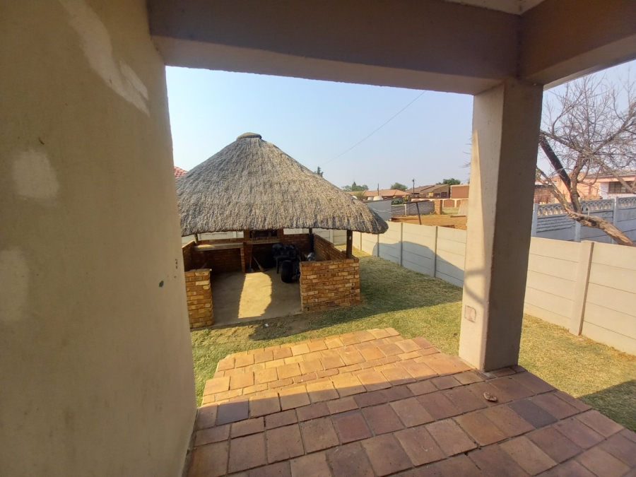 3 Bedroom Property for Sale in Alrapark Gauteng