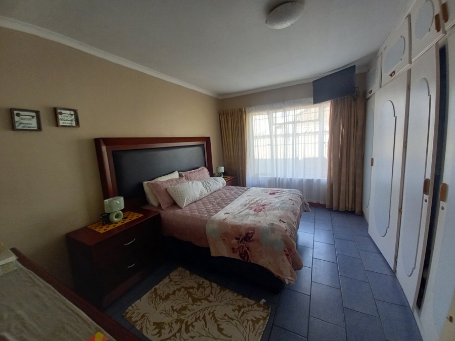 3 Bedroom Property for Sale in Alrapark Gauteng