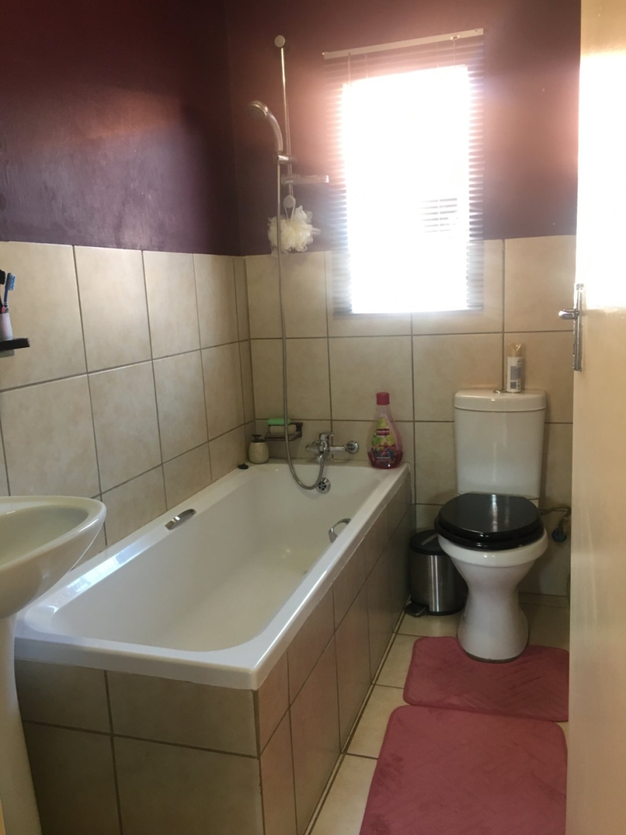 2 Bedroom Property for Sale in The Orchards Gauteng