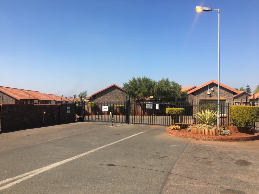 2 Bedroom Property for Sale in The Orchards Gauteng