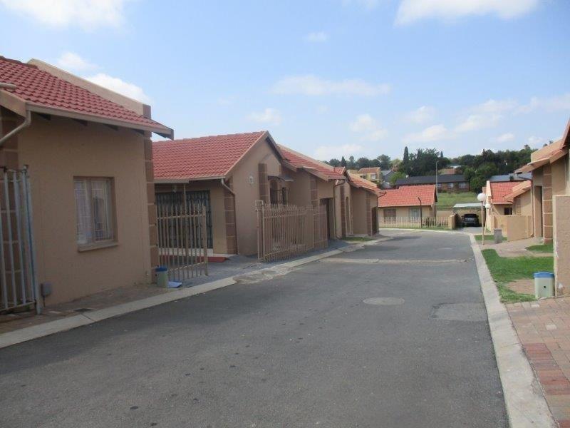 3 Bedroom Property for Sale in Birchleigh North Gauteng