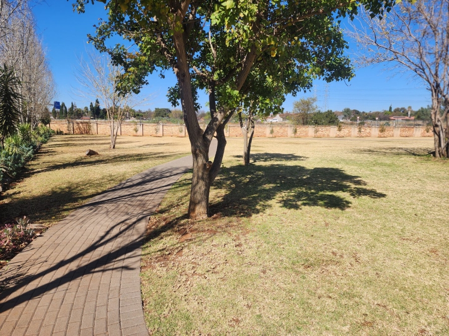 2 Bedroom Property for Sale in Wierda Crest Estate Gauteng