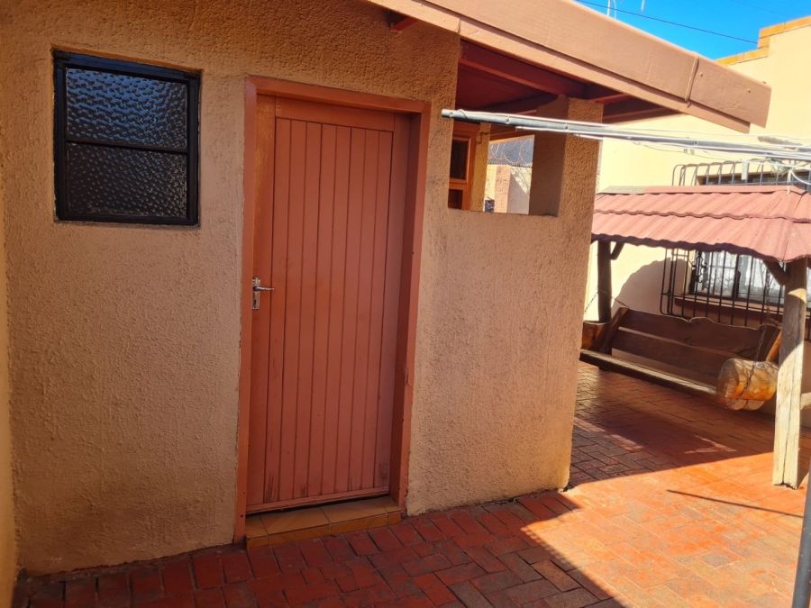 7 Bedroom Property for Sale in Lenasia Ext 1 Gauteng