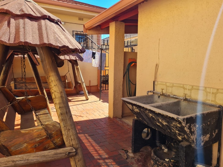 7 Bedroom Property for Sale in Lenasia Ext 1 Gauteng