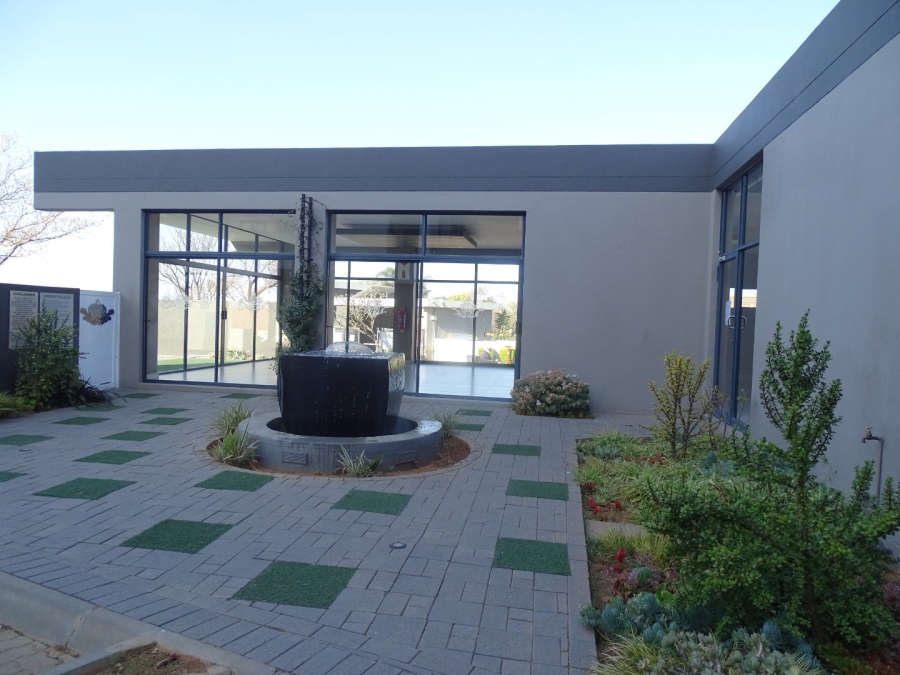 To Let 2 Bedroom Property for Rent in North Riding Gauteng