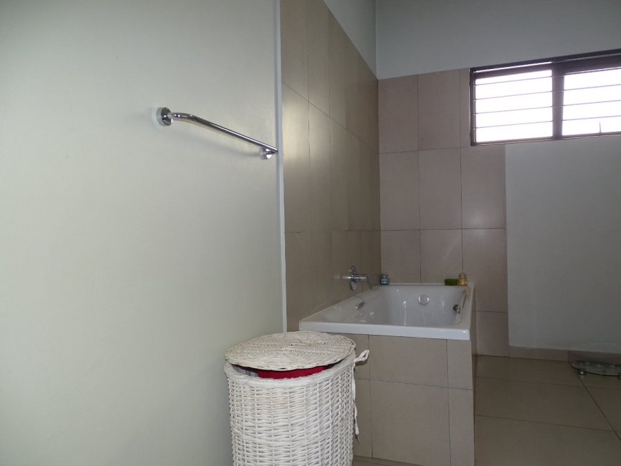 To Let 2 Bedroom Property for Rent in North Riding Gauteng