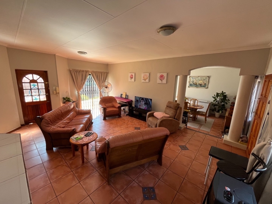 3 Bedroom Property for Sale in Garsfontein Gauteng