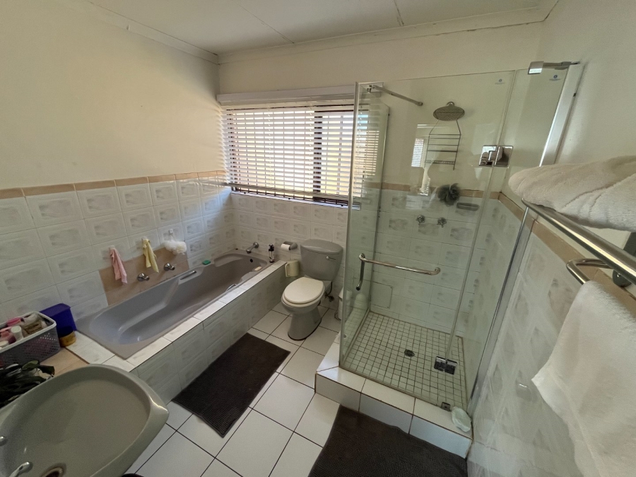 3 Bedroom Property for Sale in Garsfontein Gauteng