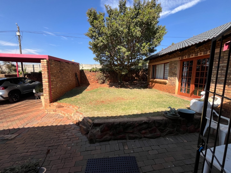 3 Bedroom Property for Sale in Garsfontein Gauteng