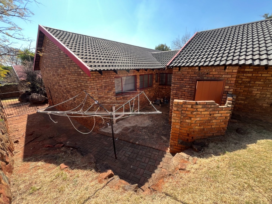 3 Bedroom Property for Sale in Garsfontein Gauteng