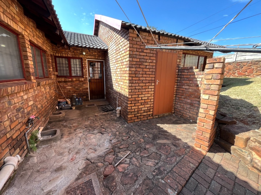 3 Bedroom Property for Sale in Garsfontein Gauteng