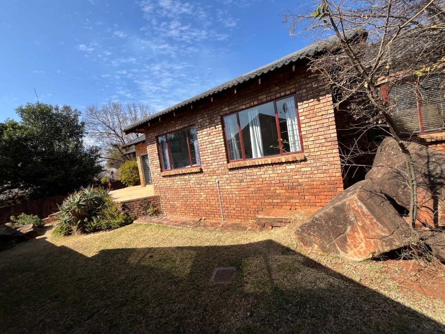 3 Bedroom Property for Sale in Garsfontein Gauteng