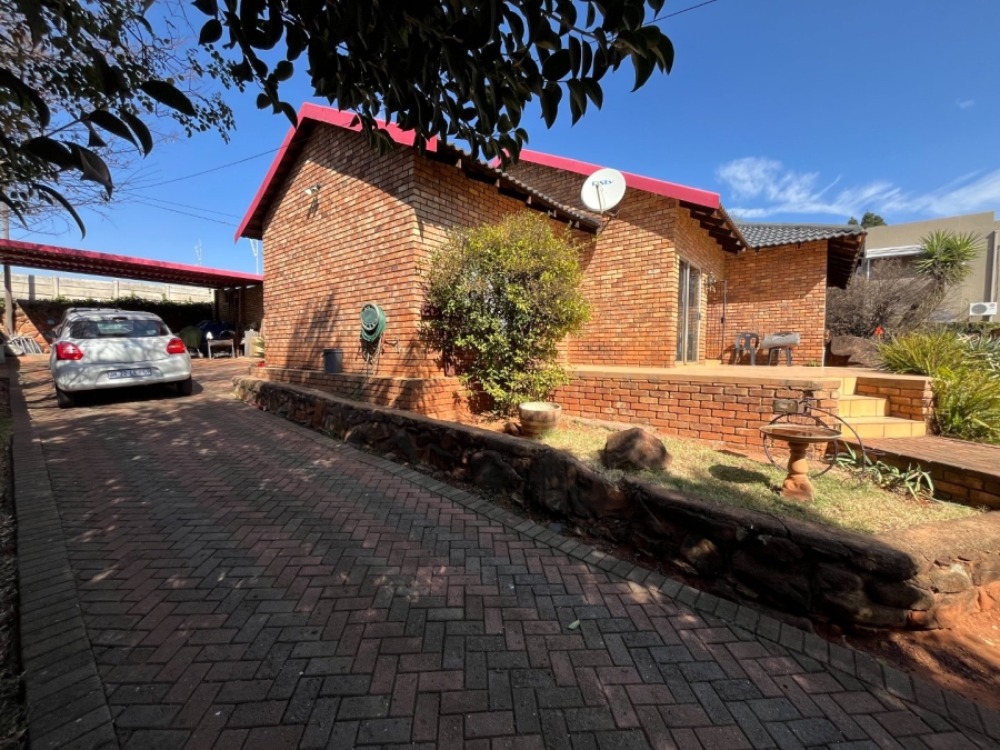 3 Bedroom Property for Sale in Garsfontein Gauteng