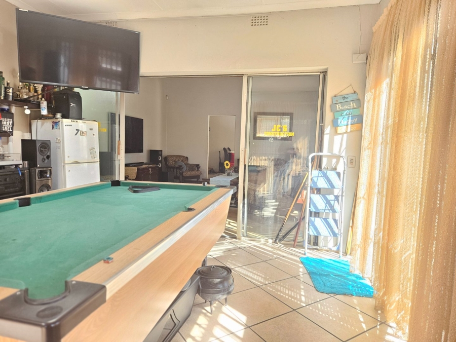 3 Bedroom Property for Sale in Fontainebleau Gauteng