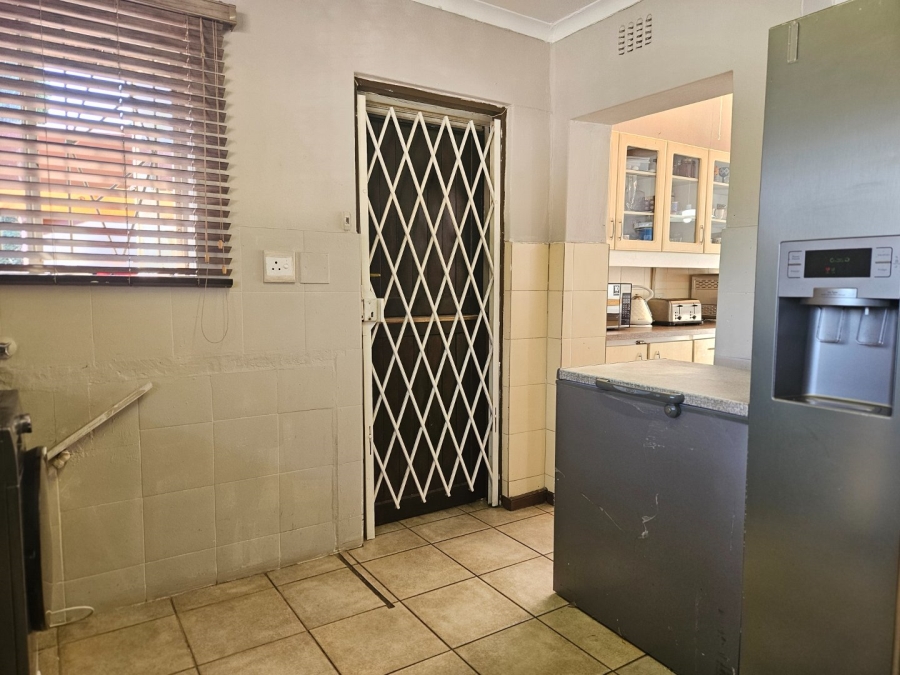 3 Bedroom Property for Sale in Fontainebleau Gauteng