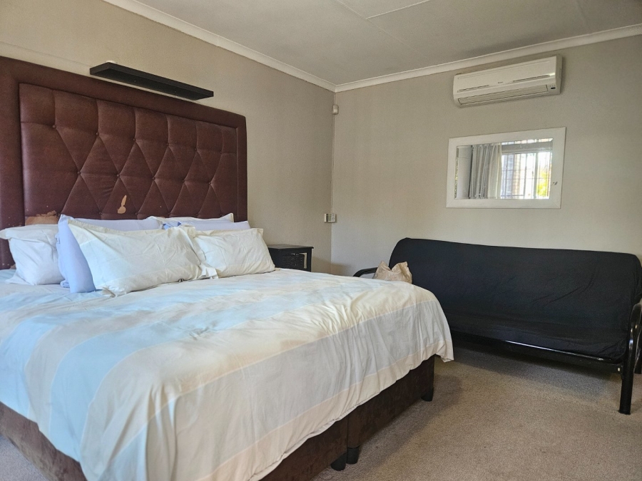 3 Bedroom Property for Sale in Fontainebleau Gauteng