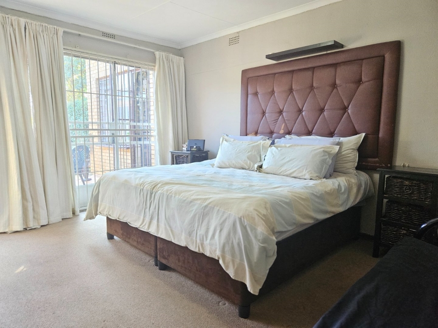 3 Bedroom Property for Sale in Fontainebleau Gauteng