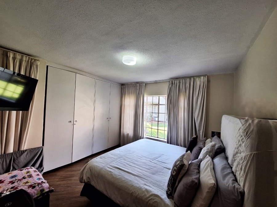 To Let 2 Bedroom Property for Rent in Bryanston East Gauteng