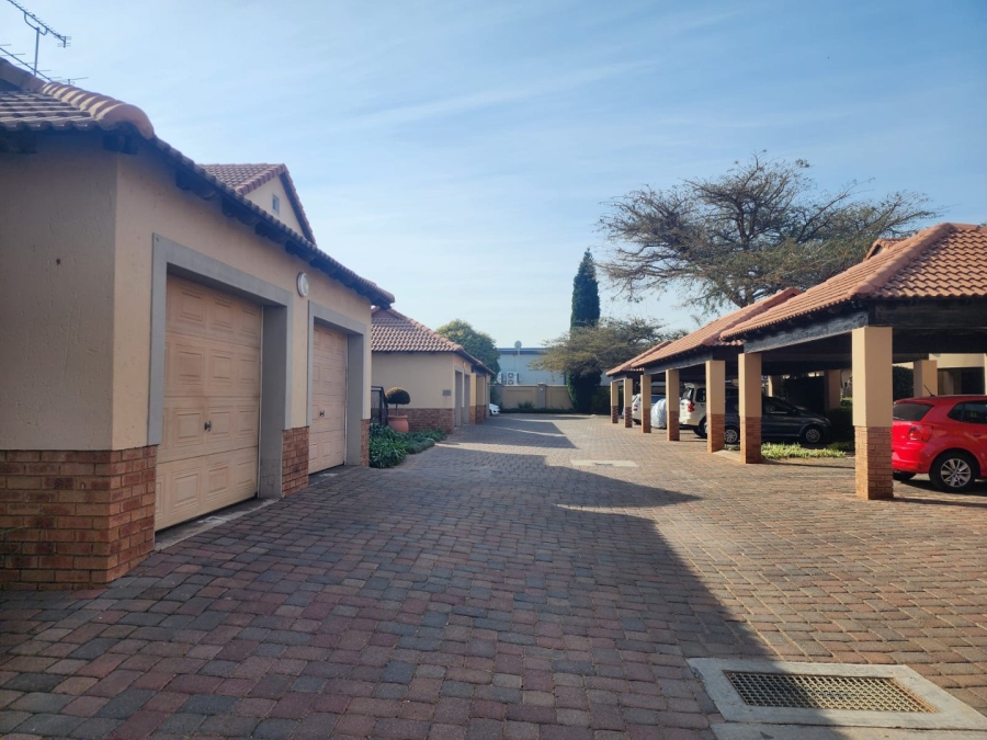 2 Bedroom Property for Sale in Ravenswood Gauteng