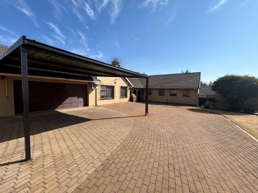 5 Bedroom Property for Sale in Norkem Park Gauteng