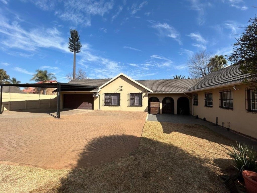 5 Bedroom Property for Sale in Norkem Park Gauteng