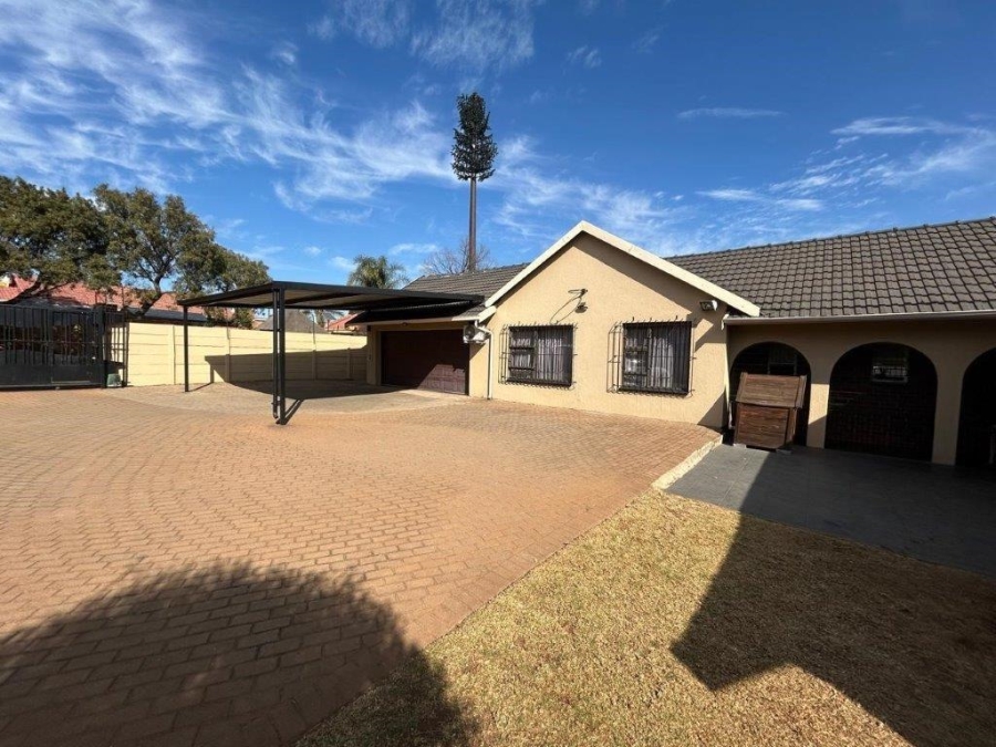 5 Bedroom Property for Sale in Norkem Park Gauteng