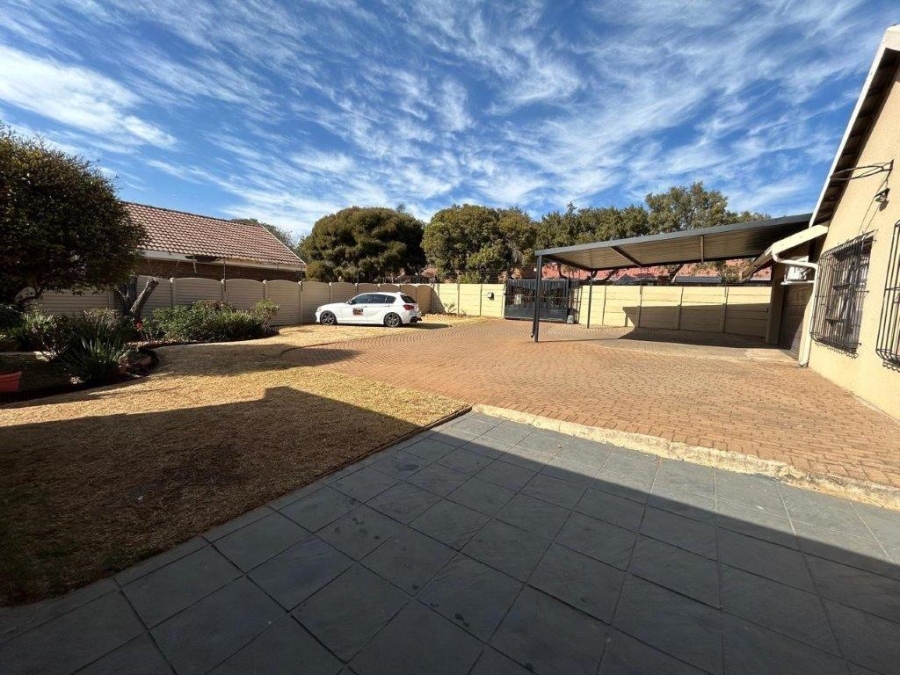 5 Bedroom Property for Sale in Norkem Park Gauteng