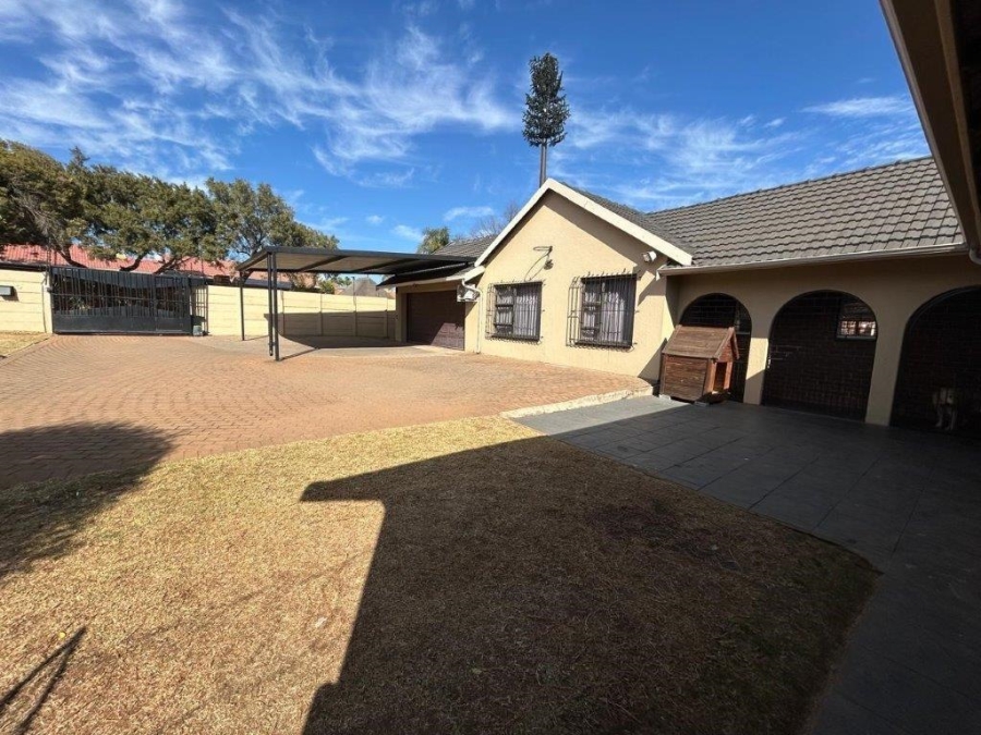 5 Bedroom Property for Sale in Norkem Park Gauteng