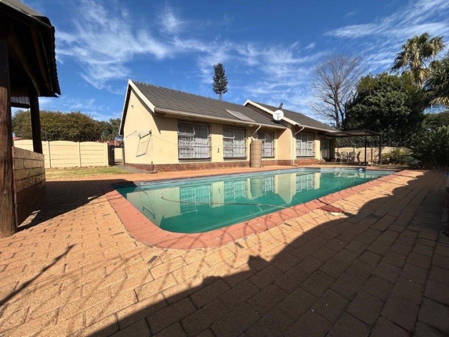 5 Bedroom Property for Sale in Norkem Park Gauteng