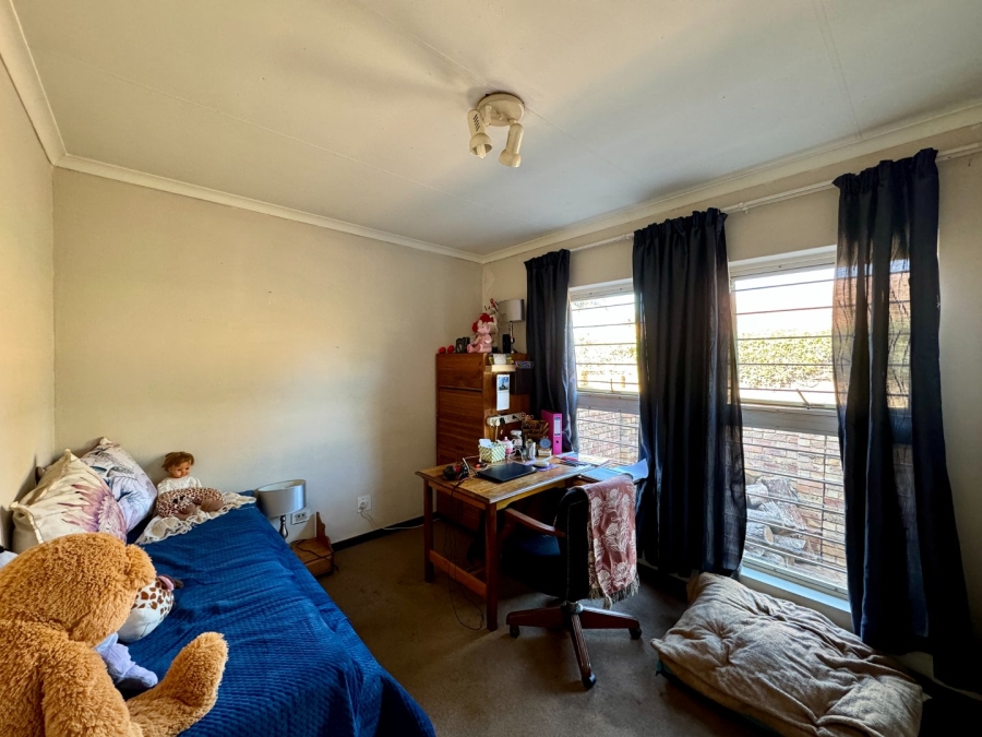 2 Bedroom Property for Sale in Die Hoewes Gauteng