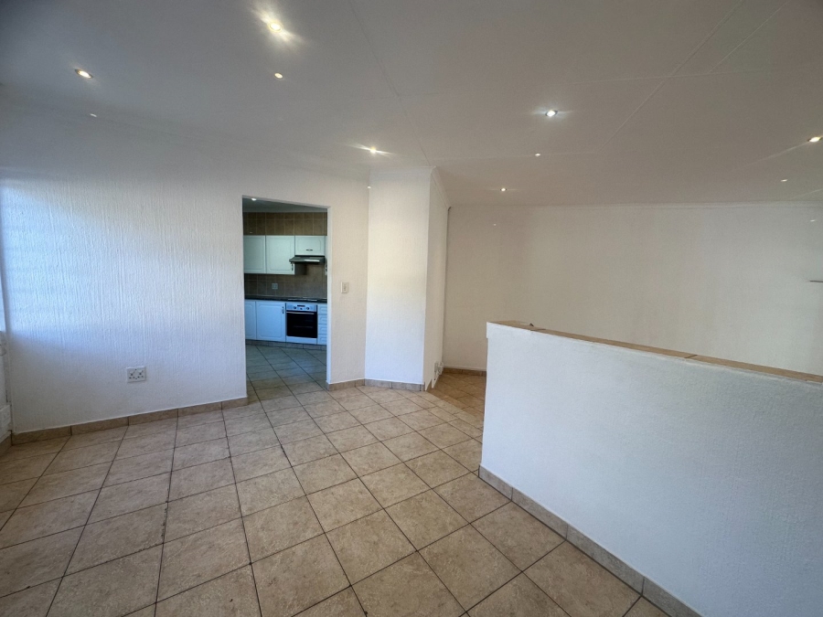 To Let 2 Bedroom Property for Rent in Magaliessig Gauteng