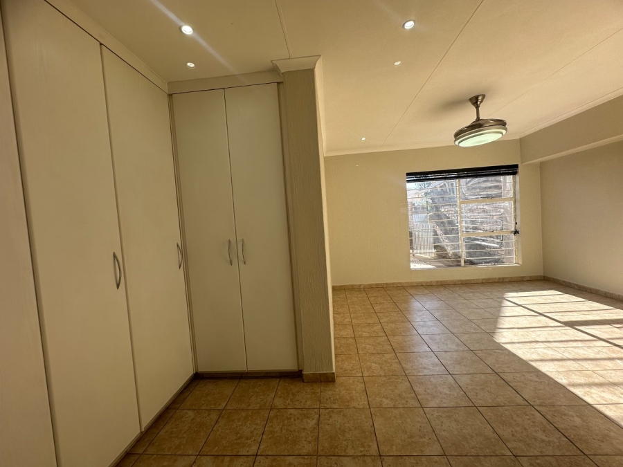 To Let 2 Bedroom Property for Rent in Magaliessig Gauteng