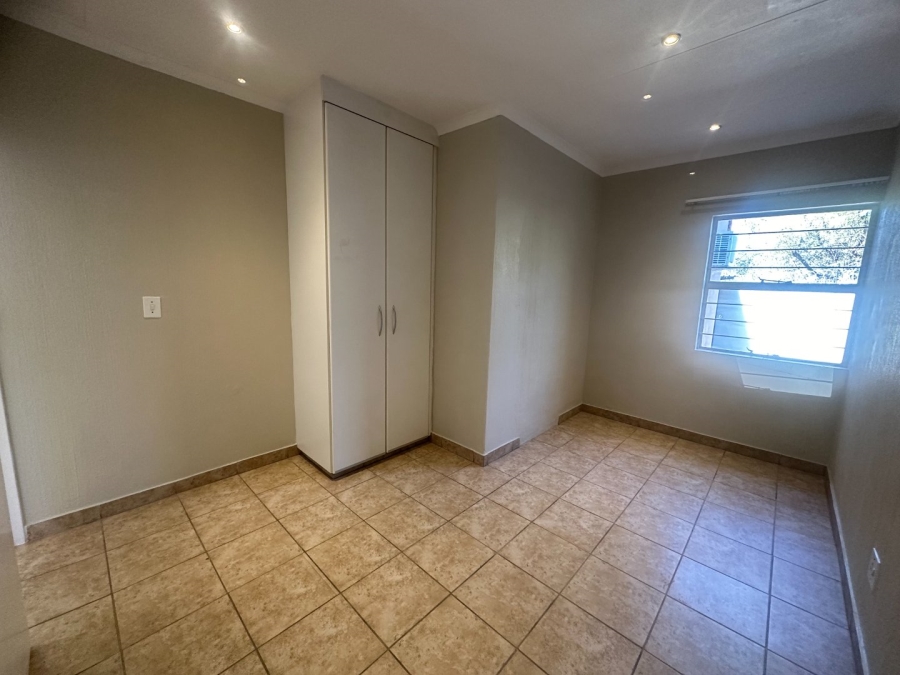 To Let 2 Bedroom Property for Rent in Magaliessig Gauteng