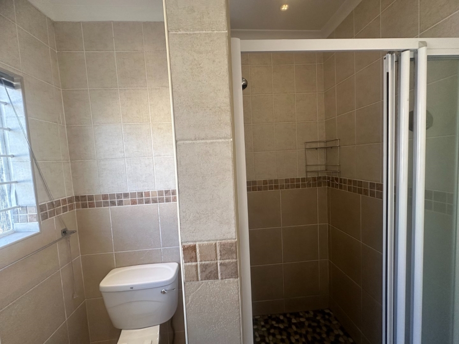 To Let 2 Bedroom Property for Rent in Magaliessig Gauteng