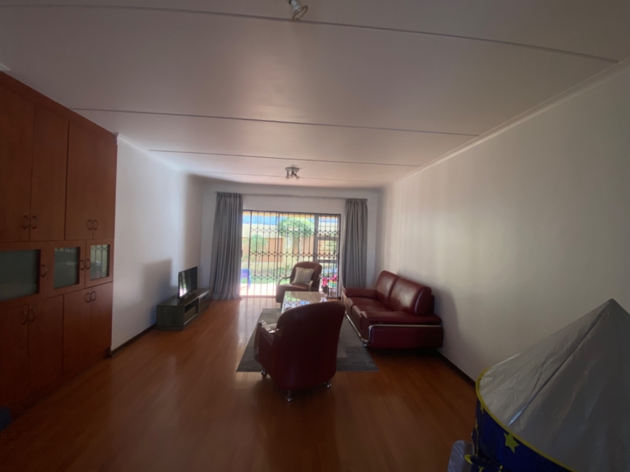 2 Bedroom Property for Sale in Sunninghill Gauteng