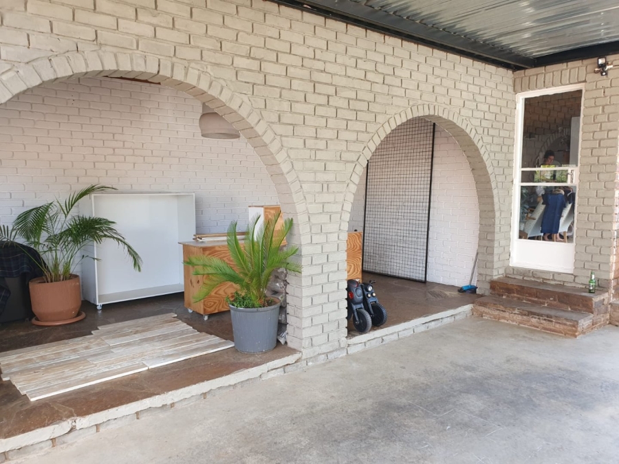 3 Bedroom Property for Sale in Hennopspark Industrial Gauteng